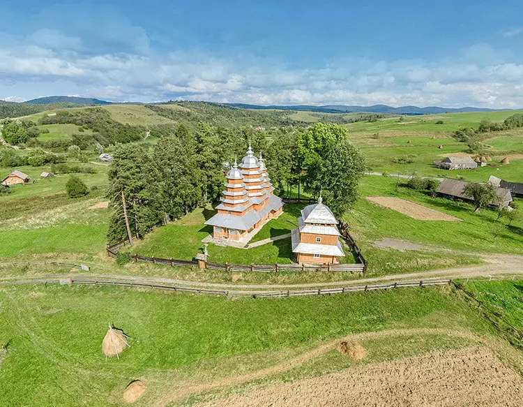 Дерев`яні церкви Карпат