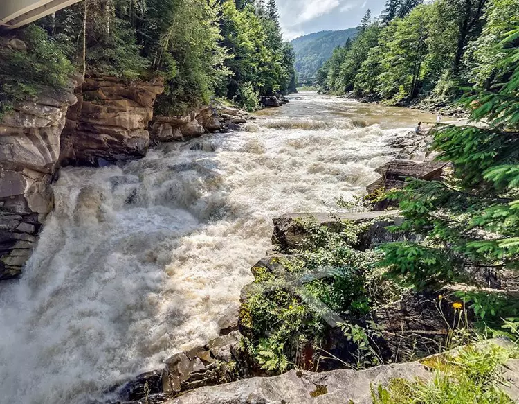 Водоспад "Пробій" (Яремче)